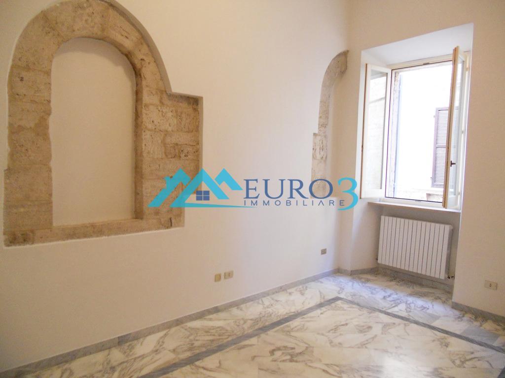 2092 - APARTMENT - RENT - € 450 - ASCOLI PICENO CENTER