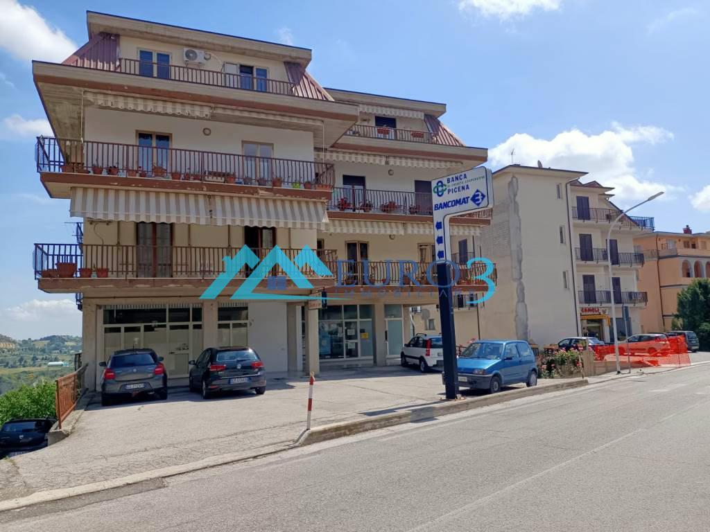 <span class='testorotoimmob'>3865 - COMMERCIAL PREMISES - SALE - CASTIGNANO</span>