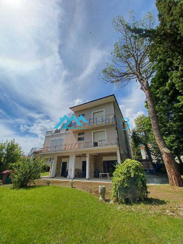 <span class='testorotoimmob'>3869 - VILLA - SALE - CIVITELLA DEL TRONTO VILLA LEMPA</span>