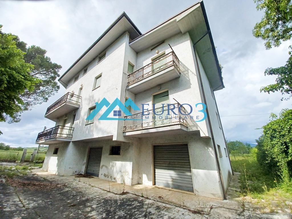 3879 - PALAZZO - VENDITA - € 215000 - MALTIGNANO