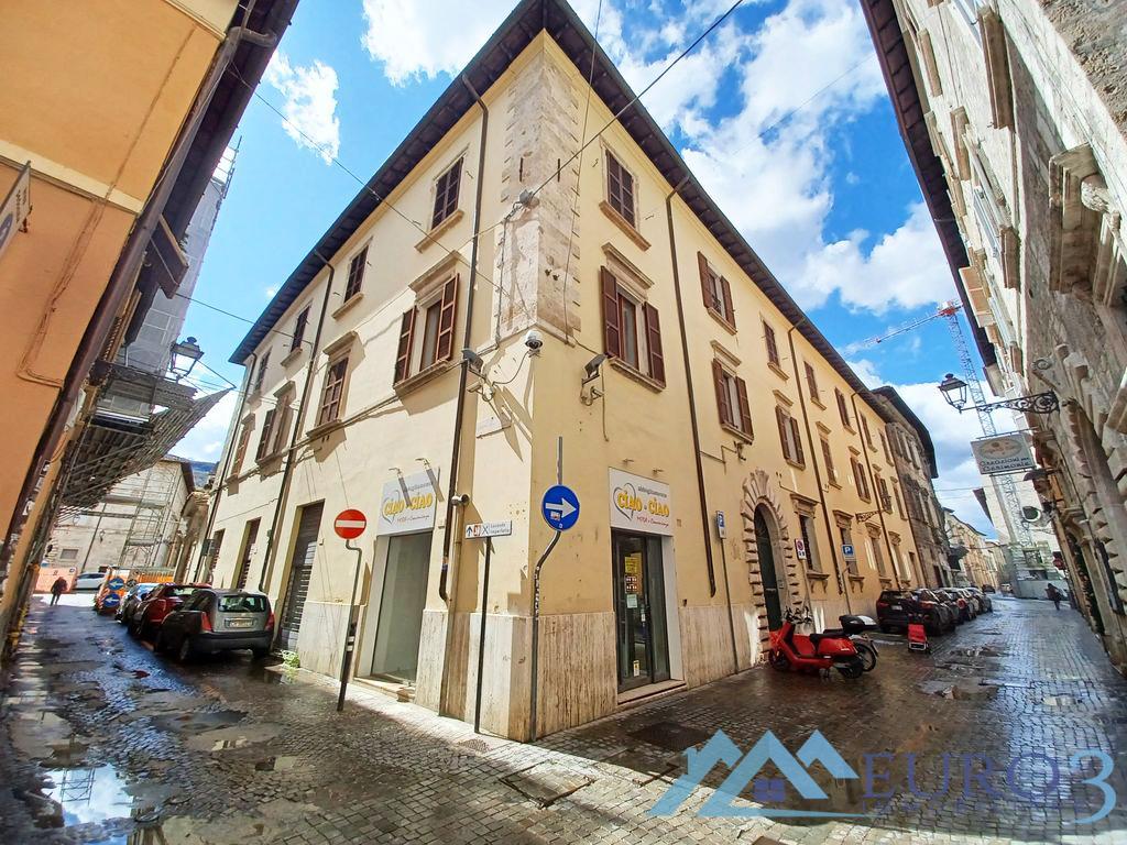 <span class='testorotoimmob'>3918 - COMMERCIAL PREMISES - RENT - ASCOLI PICENO CENTER</span>