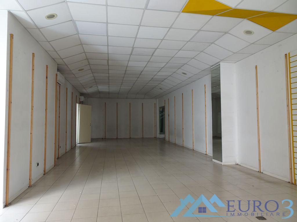 3918 LOCALE COMMERCIALE AFFITTO ASCOLI PICENO2