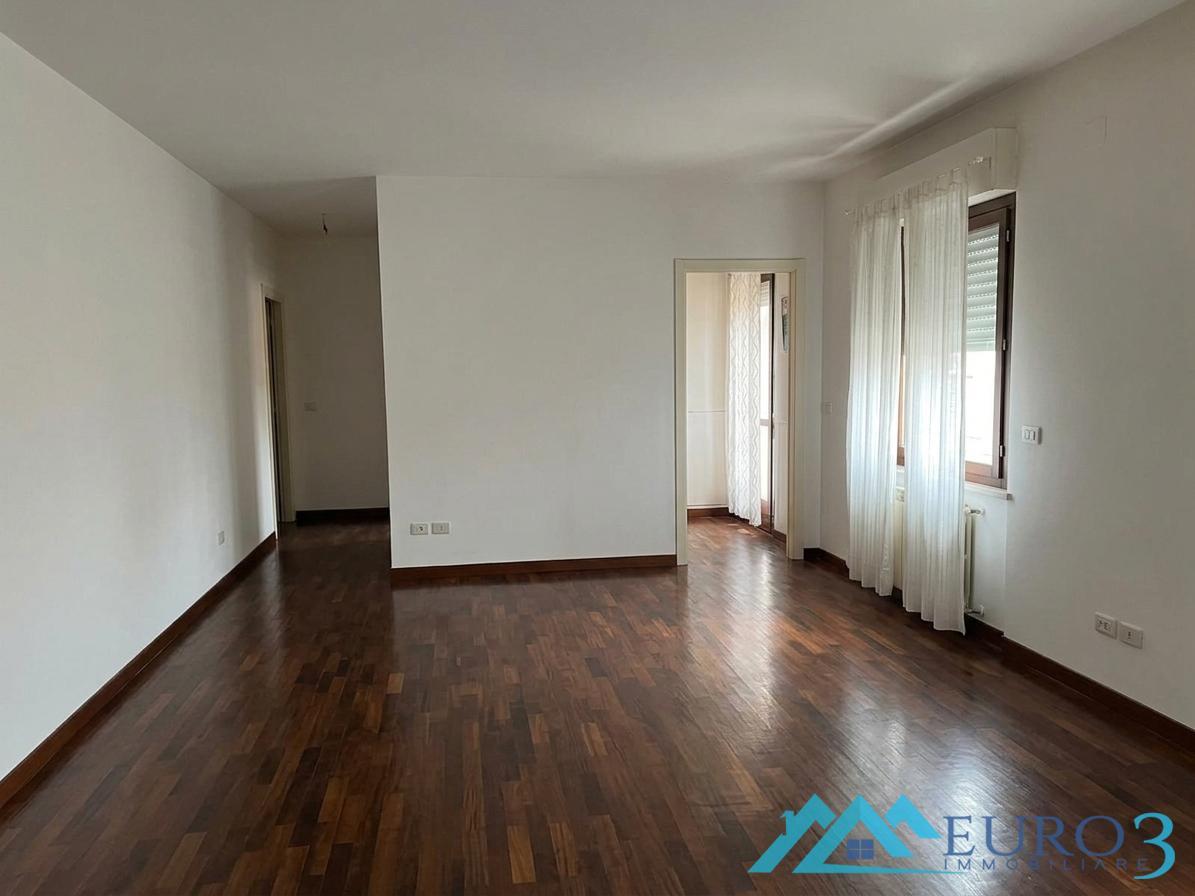 3936 - APPARTAMENTO - AFFITTO - € 800 - ASCOLI PICENO CENTRO