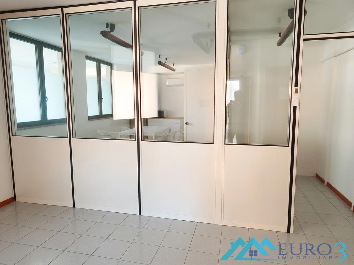 3942 - UFFICIO - AFFITTO - € 500 - MONTEPRANDONE CENTOBUCHI