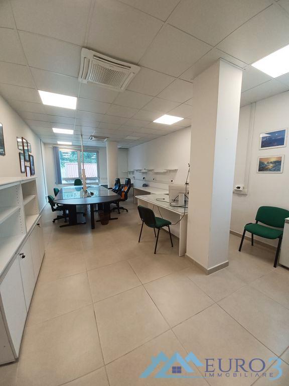3946 - UFFICIO - AFFITTO - € 700 - ASCOLI PICENO